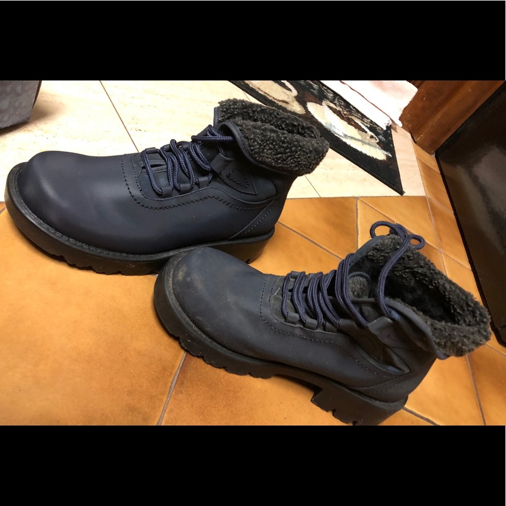 Navy blue lace up women’s weather boots - worn 1x